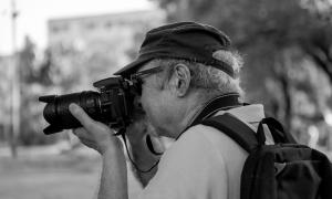 Elias fotografando